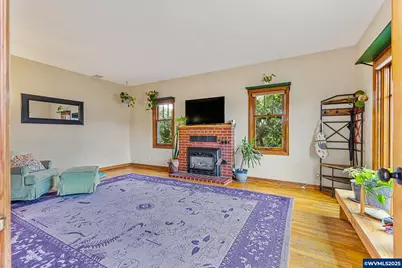 633 SE Ash St, Dallas, OR 97338 - Photo 5