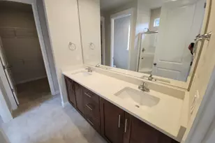 704 Magnolia Ave, Woodburn, OR 97071 - Photo 9