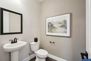 708 Magnolia Ave, Woodburn, OR 97071 - Photo 5