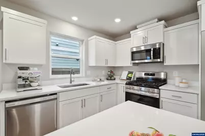 638 Merriott Ln, Woodburn, OR 97071 - Photo 3