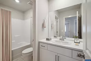 638 Merriott Ln, Woodburn, OR 97071 - Photo 9