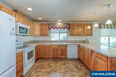 1451 Ryan Dr, Silverton, OR 97381 - Photo 13