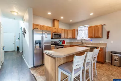 317 W Jadon Dr, Lebanon, OR 97355 - Photo 3