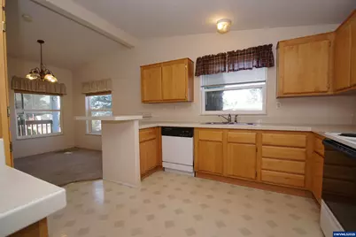 4252 Lemon St NE, Salem, OR 97305 - Photo 9