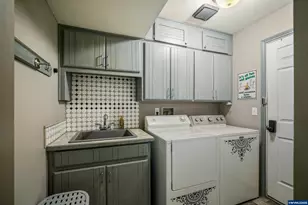 2221 NW Elm St, McMinnville, OR 97128 - Photo 21