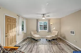 33781 Mt Tom Dr, Harrisburg, OR 97446 - Photo 11