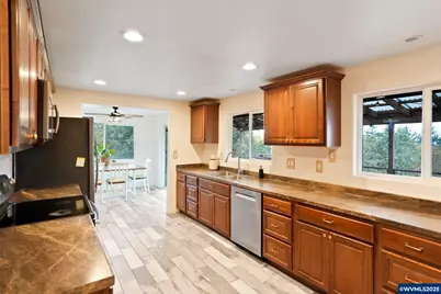 33781 Mount Tom Dr, Harrisburg, OR 97446 - Photo 25