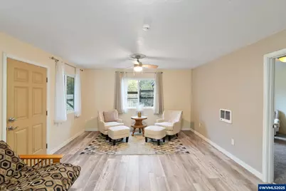 33781 Mount Tom Dr, Harrisburg, OR 97446 - Photo 11