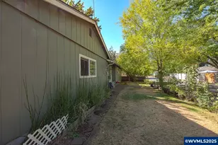 2000 SE Thurston (&amp 2006) St, Albany, OR 97322 - Photo 15