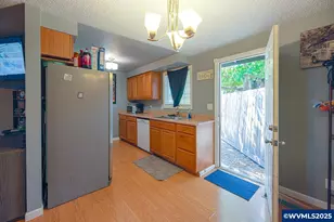 2000 SE Thurston (&amp 2006) St, Albany, OR 97322 - Photo 5