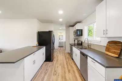 3994 Crestview Dr S, Salem, OR 97302 - Photo 13