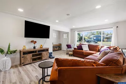 3994 Crestview Dr S, Salem, OR 97302 - Photo 9