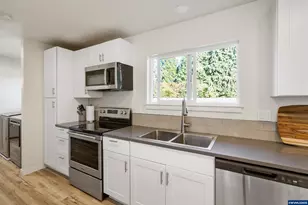 3994 Crestview Dr S, Salem, OR 97302 - Photo 15