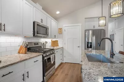 2089 SE Academy St, Dallas, OR 97338 - Photo 9