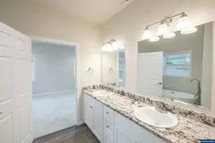 1492 Strawberry Ridge Dr, Sweet Home, OR 97386 - Photo 31