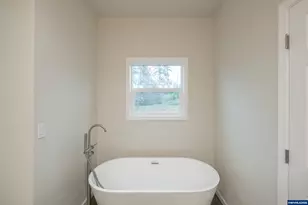 1492 Strawberry Ridge Dr, Sweet Home, OR 97386 - Photo 33