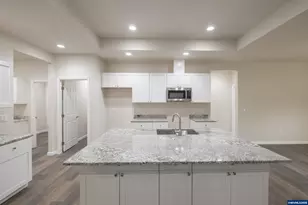 1492 Strawberry Ridge Dr, Sweet Home, OR 97386 - Photo 13