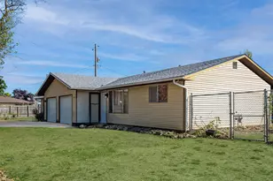 975 W E (-985) St, Lebanon, OR 97355 - Photo 3