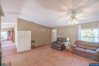 1933 SE Gregory Dr, Dallas, OR 97338 - Photo 17