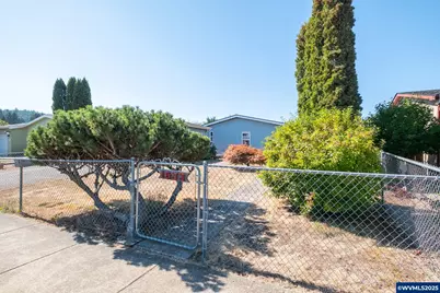 1933 SE Gregory Dr, Dallas, OR 97338 - Photo 3