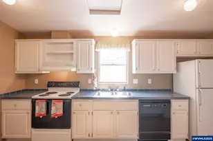 1933 SE Gregory Dr, Dallas, OR 97338 - Photo 23