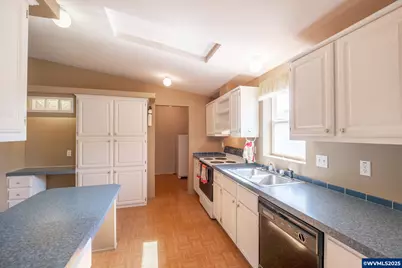 1933 SE Gregory Dr, Dallas, OR 97338 - Photo 25