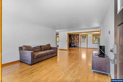 10883 Southview Lp SE, Jefferson, OR 97352 - Photo 7