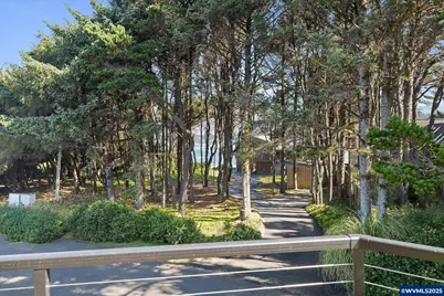 424 SW Cliff St, Depoe Bay, OR 97341 - Photo 35