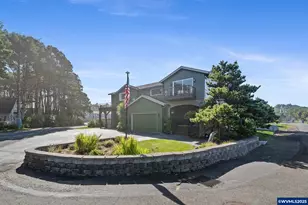 424 SW Cliff St, Depoe Bay, OR 97341 - Photo 1