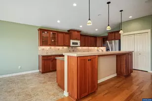 736 SE St Andrews Ln, Dallas, OR 97338 - Photo 19