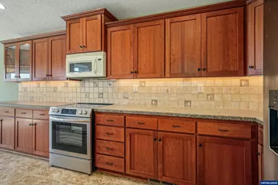 736 SE St Andrews Ln, Dallas, OR 97338 - Photo 23