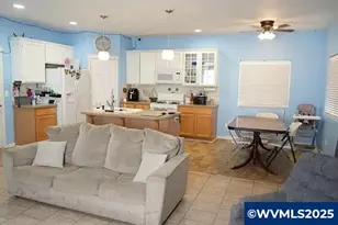 1361 Marigold Dr, Independence, OR 97351 - Photo 3