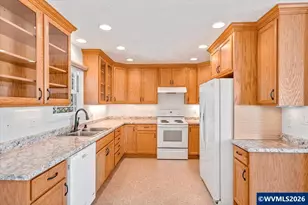 10090 Hoffman Rd, Monmouth, OR 97361 - Photo 9
