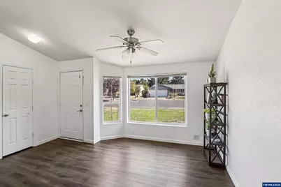 914 James St, Independence, OR 97351 - Photo 17