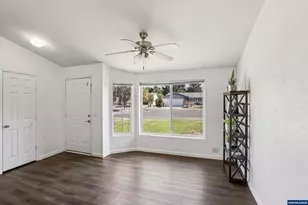 914 James St, Independence, OR 97351 - Photo 17