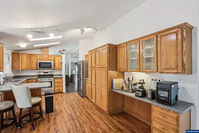 914 James St, Independence, OR 97351 - Photo 3