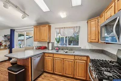 914 James St, Independence, OR 97351 - Photo 21