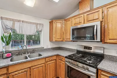 914 James St, Independence, OR 97351 - Photo 23