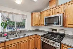 914 James St, Independence, OR 97351 - Photo 23