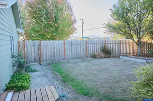 2412 NW Meadows Dr, McMinnville, OR 97128 - Photo 37