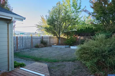 2412 NW Meadows Dr, McMinnville, OR 97128 - Photo 35