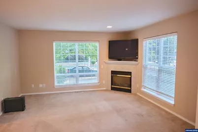 2412 NW Meadows Dr, McMinnville, OR 97128 - Photo 3