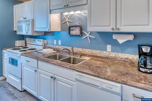 301 Otter Crest Lp, Otter Rock, OR 97369 - Photo 5