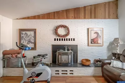 1054 N River Dr, Sweet Home, OR 97386 - Photo 5