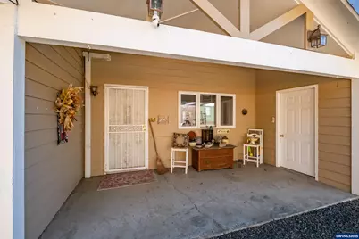 1054 N River Dr, Sweet Home, OR 97386 - Photo 33