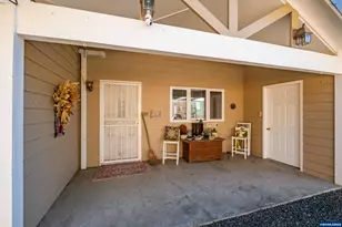 1054 N River Dr, Sweet Home, OR 97386 - Photo 33