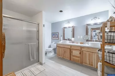 1054 N River Dr, Sweet Home, OR 97386 - Photo 29