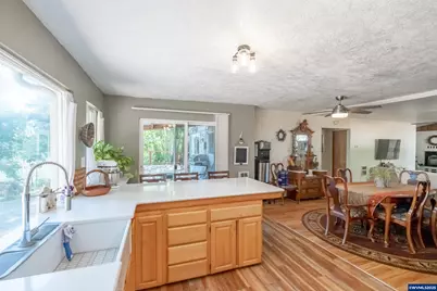 1054 N River Dr, Sweet Home, OR 97386 - Photo 11