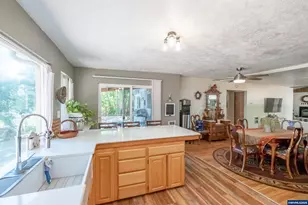 1054 N River Dr, Sweet Home, OR 97386 - Photo 11