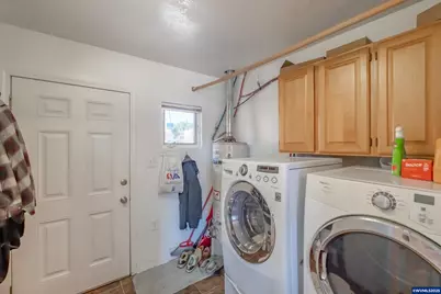 1054 N River Dr, Sweet Home, OR 97386 - Photo 15